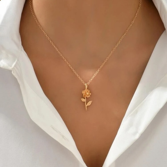mam262 Jewelry - Gold Rose Necklace